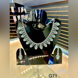 White gold plated diamond imitation necklace set along with ear rings